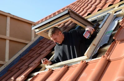 Pose de fenêtres de toit Velux à Monthoiron